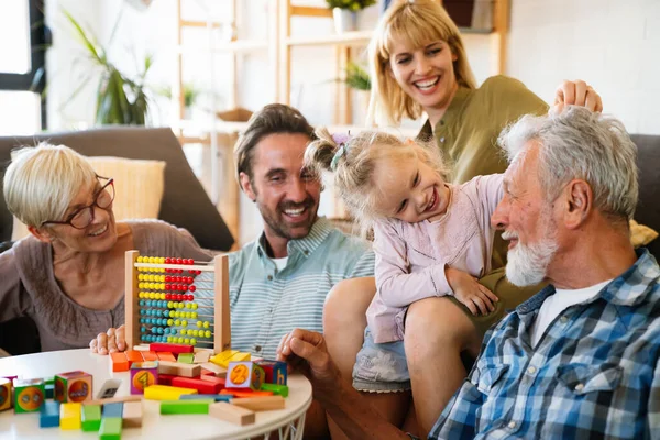 Vrolijke Multi Generatie Familie Hebben Plezier Terwijl Het Doorbrengen Van — Stockfoto