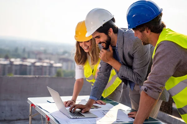 Team Architects People Group Construciton Site Checking Documents Business Workflow — Stock Photo, Image