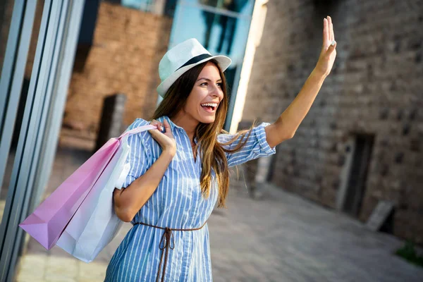 Venta Compras Turismo Gente Feliz Concepto Hermosa Mujer Con Bolsas —  Fotos de Stock