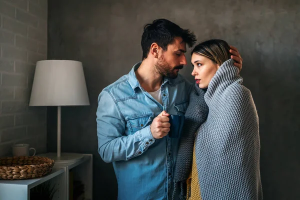 Dissatisfied Young Couple Having Problem Central Heating Freezing Drinking Hot — Stock Photo, Image