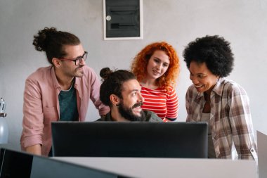 Programlama ve kodlama teknolojilerin geliştirilmesi. Web sitesi tasarımı. Şirket office programcı bir yazılımda çalışma geliştirmek.