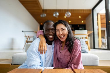 Balayı kutlaması. Güzel bir teklif, aşk, mutluluk, ve birlikte geçirdiğimiz unutulmaz anlar ve mutluluk dolu bir yolculuk.