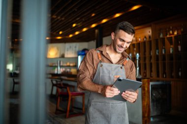 A young and ambitious restaurant owner leveraging technology to grow his modern and successful dining business