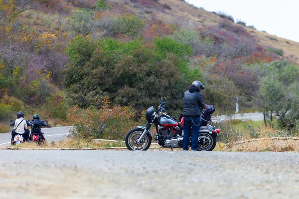 Gareji Γεωργία Οκτωβρίου Στήλη Μοτοσικλετιστών Που Κινούνται Στο Δρόμο Ταξίδι — Φωτογραφία Αρχείου