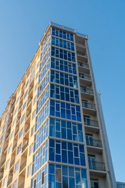 Batumi, Gürcistan - 30 Ağustos 2022: Batumi şehrinde modern evler. Seyahat