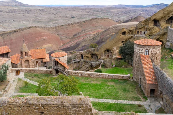 Doğu Georgia 'dan David Gareja' nın manastır kompleksinin manzarası. Seyahat