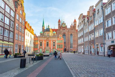 Gdansk, Polonya - 12 Mart 2022: Gdansk 'taki eski güzel evler. Seyahat