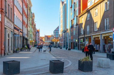 Gdansk, Polonya - 11 Mart 2022: Gdansk 'taki eski kasabadaki güzel renkli evler. Seyahat