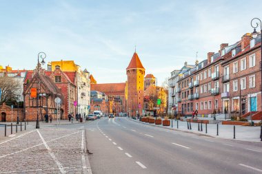 Gdansk, Polonya - 12 Mart 2022: Jacek Tower in Gdansk, tuğla kule