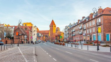 Gdansk, Polonya - 12 Mart 2022: Jacek Tower in Gdansk, tuğla kule