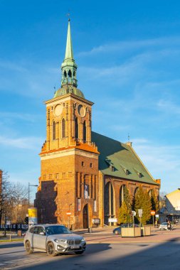 Gdansk, Polonya - 11 Mart 2022: Gdansk 'taki tuğla kilise. Din