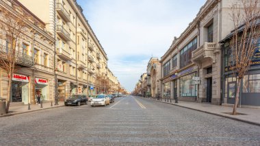 Tiflis, Gürcistan - 18 Şubat 2023: Agmashenebeli Bulvarı tarihi Tiflis şehrinin ana caddelerinden biridir.
