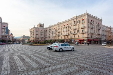 Tiflis, Gürcistan - 18 Şubat 2023: Agmashenebeli Bulvarı tarihi Tiflis şehrinin ana caddelerinden biridir.