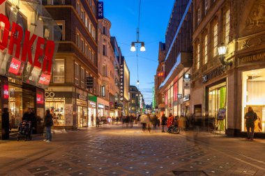 Dortmund, Almanya - 03 Ocak 2023: gece Dortmund 'un güzel manzarası. Seyahat