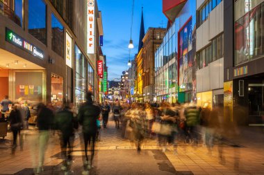 Dortmund, Almanya - 03 Ocak 2023: gece Dortmund 'un güzel manzarası. Seyahat