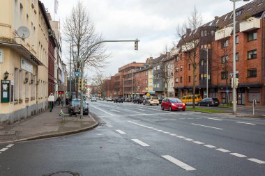 Dortmund, Almanya - 03 Ocak 2023: Dortmund 'da insanlarla sokak. Seyahat