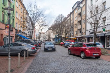Dortmund, Almanya - 03 Ocak 2023: Dortmund 'da insanlarla sokak. Seyahat