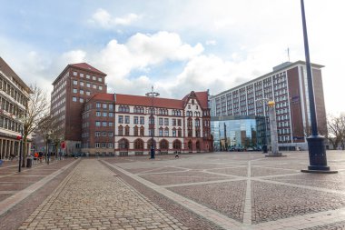 Dortmund, Almanya - 03 Ocak 2023: Dortmund 'un merkezinde Friedensplatz manzarası. Seyahat