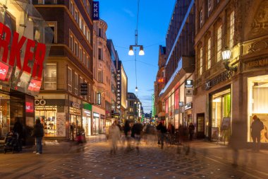 Dortmund, Almanya - 03 Ocak 2023: gece Dortmund 'un güzel manzarası. Seyahat