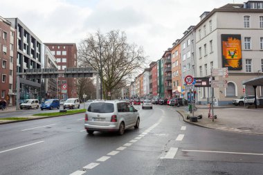 Dortmund, Almanya - 03 Ocak 2023: Dortmund 'da insanlarla sokak. Seyahat