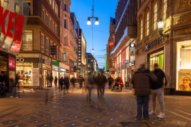 Dortmund, Almanya - 03 Ocak 2023: gece Dortmund 'un güzel manzarası. Seyahat