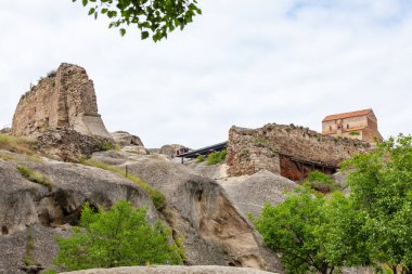 Georgia 'daki eski mağara şehri Uplistsikhe' nin kalıntıları. Seyahat