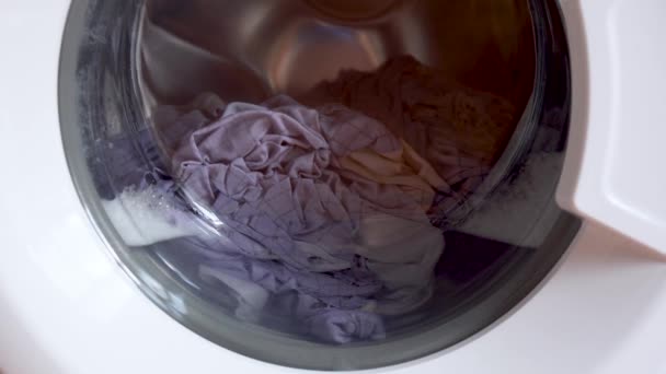 Vasketøj Husholdningsvaskemaskine Derhjemme Spinning Tromle Vaskemaskine – Stock-video