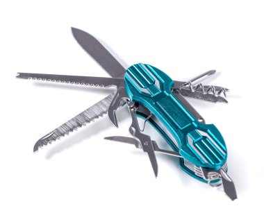 Beyaz arka planda izole edilmiş çok fonksiyonlu katlanabilir bıçaklar. Çok amaçlı bıçak.