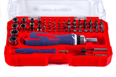 Tornavida araç kutusu Beyaz arkaplanda izole edilmiş, çalışma araçları