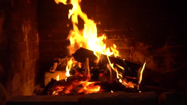 暖炉で燃えている火 家の快適さという概念 スローモーション — ストック動画