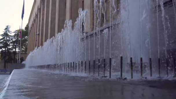 ジョージア州議会の前にある噴水 スローモーション 高品質の4K映像 — ストック動画