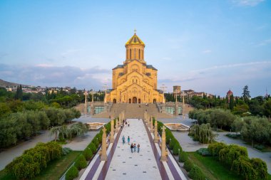 Tsminda Sameba, Tiflis 'teki Kutsal Üçlü Katedrali. Din