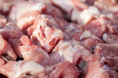 Mtsvadi için taze et ve tuz kes, Şiş. Barbekü