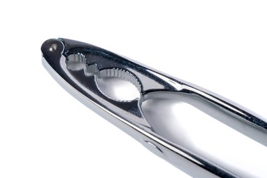 Beyaz arka planda izole edilmiş bir fındıkkıran. Araçlar