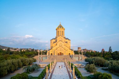 Tsminda Sameba, Tiflis 'teki Kutsal Üçlü Katedrali. Din