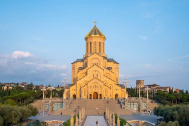 Tsminda Sameba, Tiflis 'teki Kutsal Üçlü Katedrali. Din