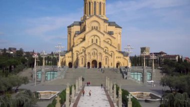 Tiflis, Gürcistan - 09 Nisan 2024: Tiflis Kutsal Üçlü Katedrali - Tiflis 'teki Gürcistan Ortodoks Kilisesi' nin ana katedrali Sameba