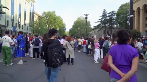 Тбилиси Грузия Апреля 2024 Года Грузинские Женщины Протестуют Проспекте Руставели — стоковое видео