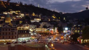 Tiflis, Gürcistan - 07 Ağustos 2024: Tarihi Abanotubani Bölgesi Akşam Görüşü. Seyahat