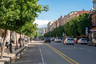 Tiflis, Gürcistan - 17 Mayıs 2024: Agmashenebeli Bulvarı tarihi Tiflis kentinin ana caddelerinden biridir.
