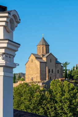 Metekhi Kilisesi, Kura Nehri 'nin sol kıyısında yer alan bir Gürcü Ortodoks Hıristiyan kilisesidir.