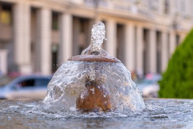 Orijinal çeşme Tiflis 'teki Özgürlük Meydanı' nda. Georgia