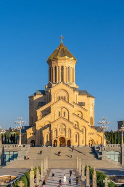 Sameba olarak bilinen Tiflis 'in Kutsal Üçlü Katedrali. Din