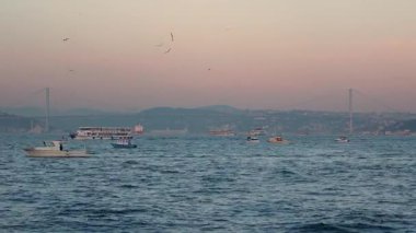 İstanbul, Türkiye - 7 Mart 2025: Boğaz manzarası ve Boğaz Köprüsü manzarası
