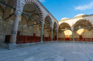 Güzel Fatih Camii 'nin iç avlusu İstanbul' un simgesidir. Din. Seyahat