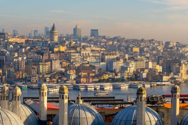 İstanbul Galata Kulesi 'nin güzel manzarası, İstanbul' un antik sembolleri. Seyahat