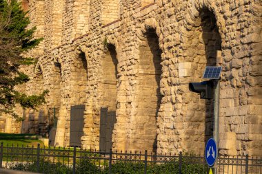 İstanbul Valens Aqueduct, Türkiye. İstanbul 'un eski Roma simgesidir.