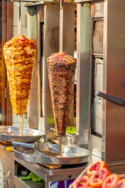 Geleneksel Türk Donör Kebap eti. Shawarma, sokak yemeği. Seyahat