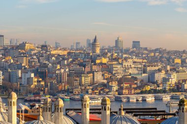İstanbul Galata Kulesi 'nin güzel manzarası, İstanbul' un antik sembolleri. Seyahat