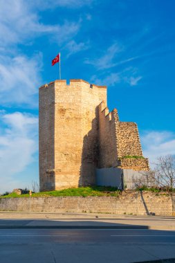 İstanbul 'daki Theodosian Duvarları manzarası. Tarihsel İstanbul Bizans duvarları Edirnekapi kapısı görünümü